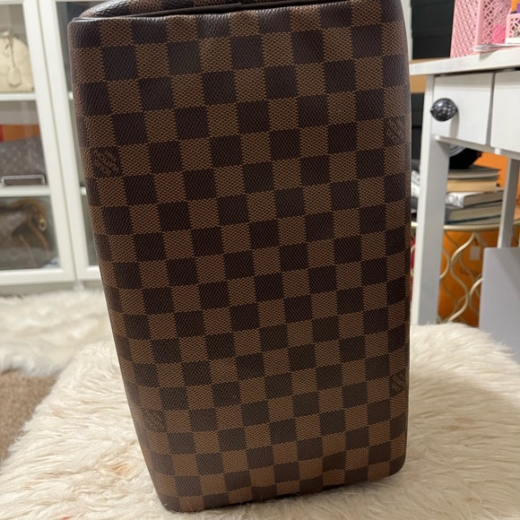 Speedy 30 Damier Ebene. Very clean and hardy used. Comes with lock and key. - Picture 9 of 10